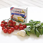 カマンベールのミニトマトソースかけ