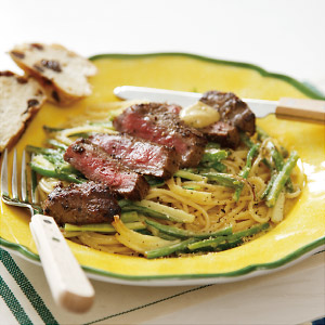 夏野菜とステーキのクリームスパゲッティ 夏野菜とステーキのクリームスパゲッティ