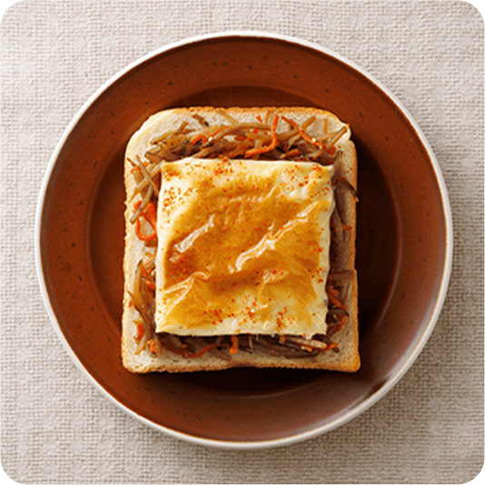 きんぴらごぼう 一味唐辛子をふって